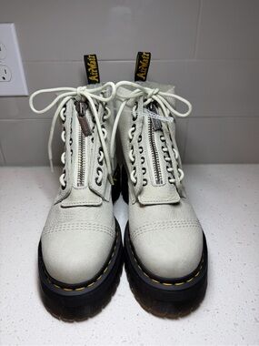 Dr Martens SINCLAIR TUMBLED NUBUCK PLATFORM Boots SMOKED MINT COLOR women 9 NEW